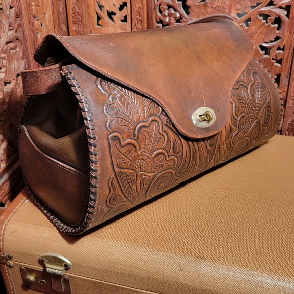 Large Vintage Handtooled Mexican Leather Purse With Floral Design - Picture 1 of 13
